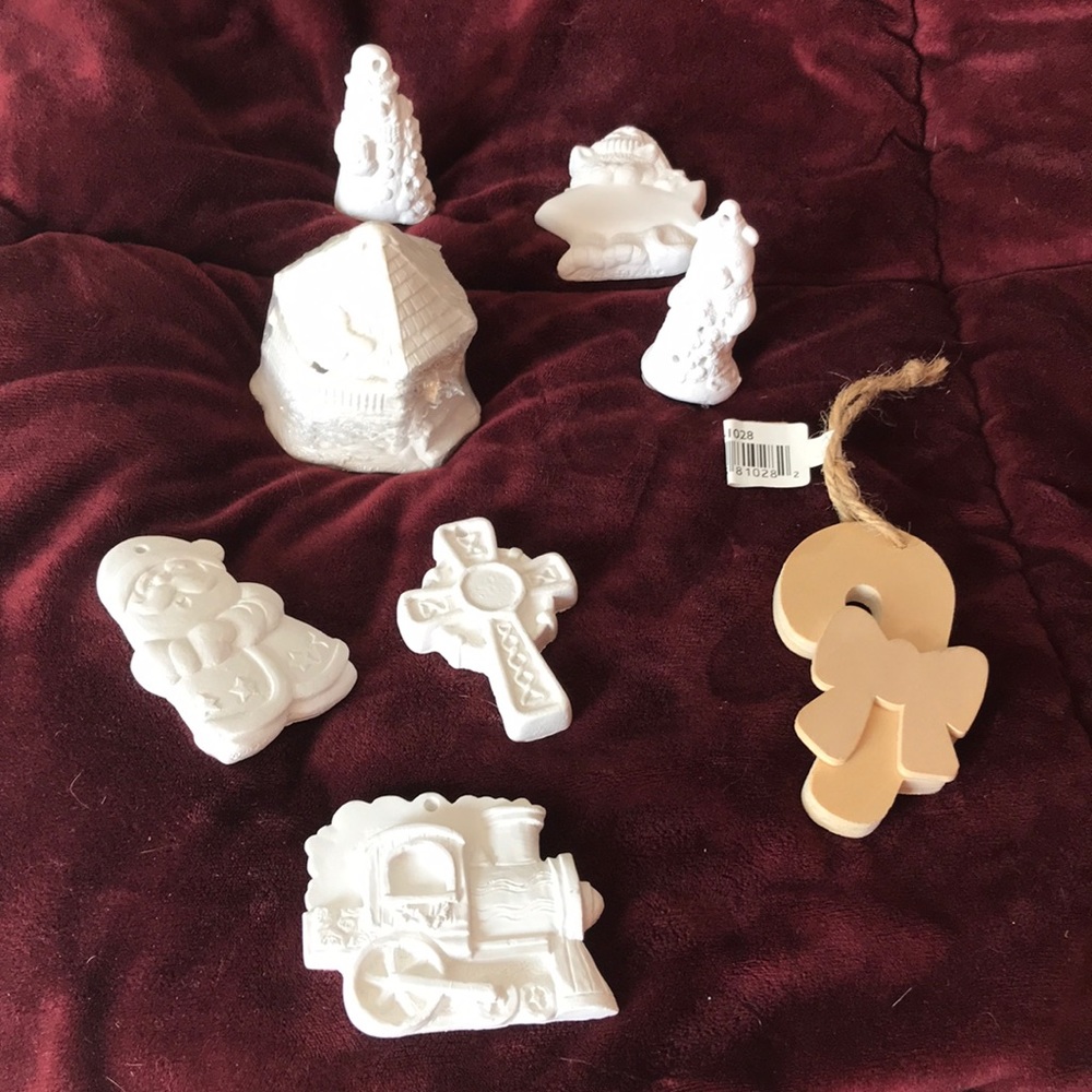 Ceramic and wood ornaments; Christmas decorations